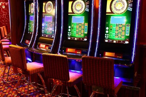 mpo189 platform features showing sportsbook, live casino, and slot games on mobile